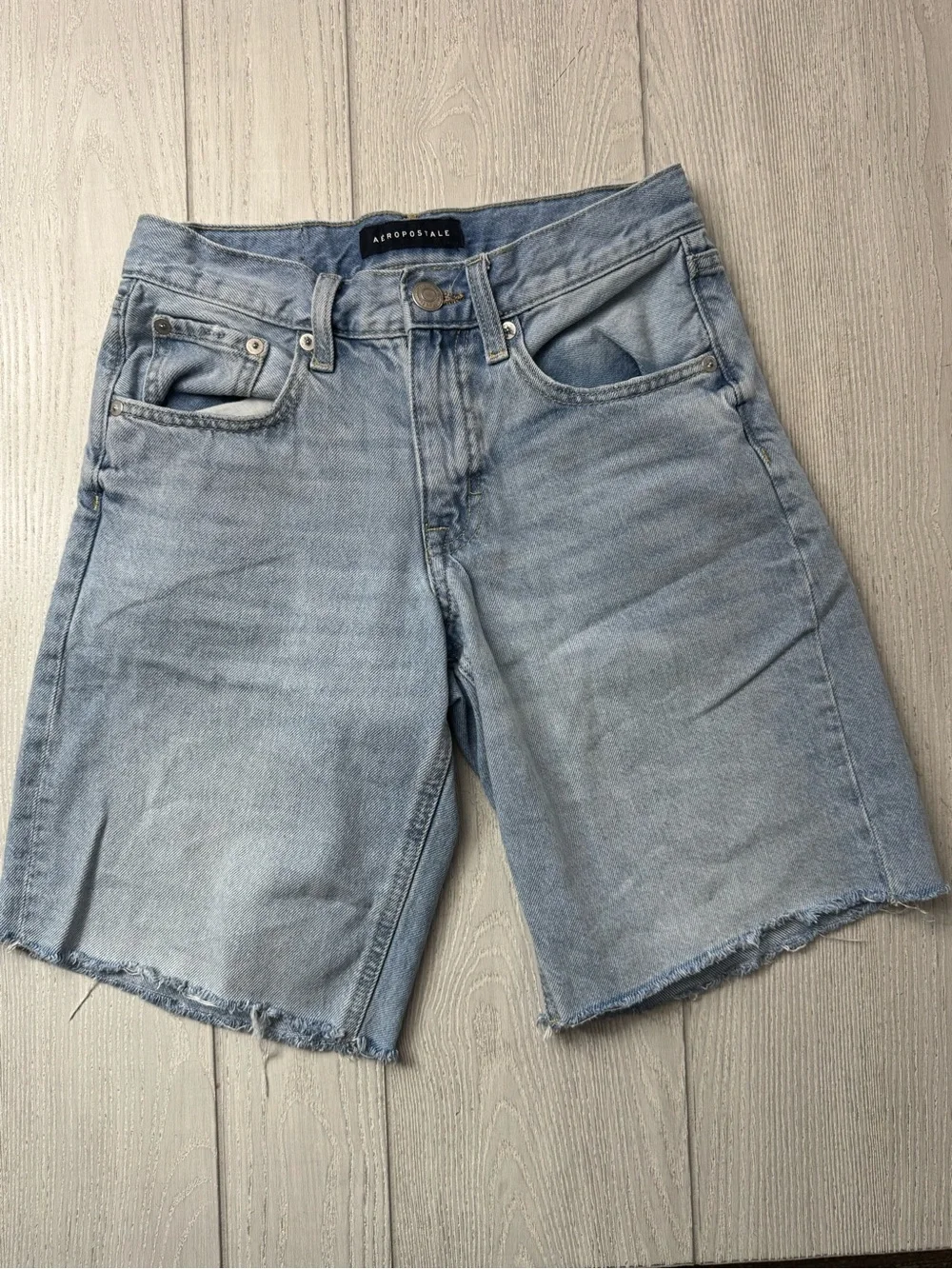 Aeropostale Baggy Jorts size 000, reg-light wash